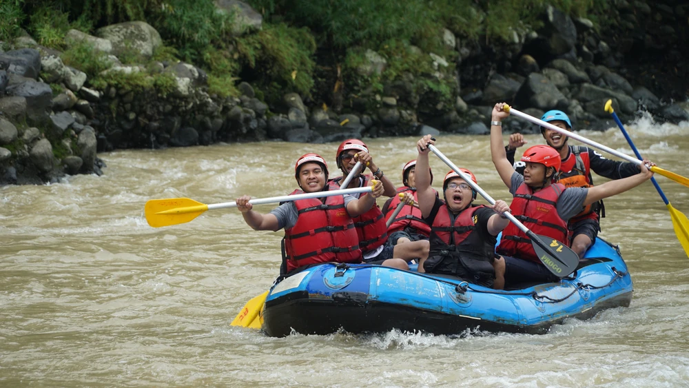 Descubre cómo disfrutar del turismo de aventura en Jalisco, Colima y Michoacán. Consejos expertos, rutas seguras y los mejores destinos naturales para explorar.