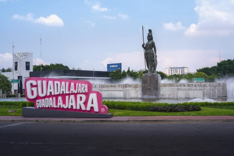 En el Día Internacional de los Monumentos y Sitios, te invitamos a explorar la historia. Descubre lugares históricos en Jalisco y Michoacán viajando en autobús.