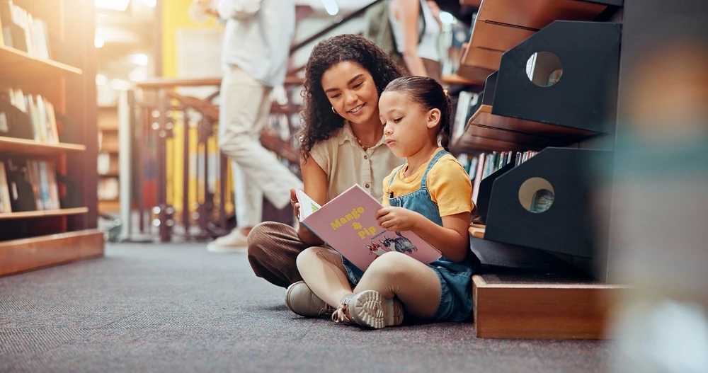 Celebra el Día Internacional del Libro Infantil y Juvenil con la lectura. Descubre libros ideales para entretener a los niños en su próximo viaje en autobús.