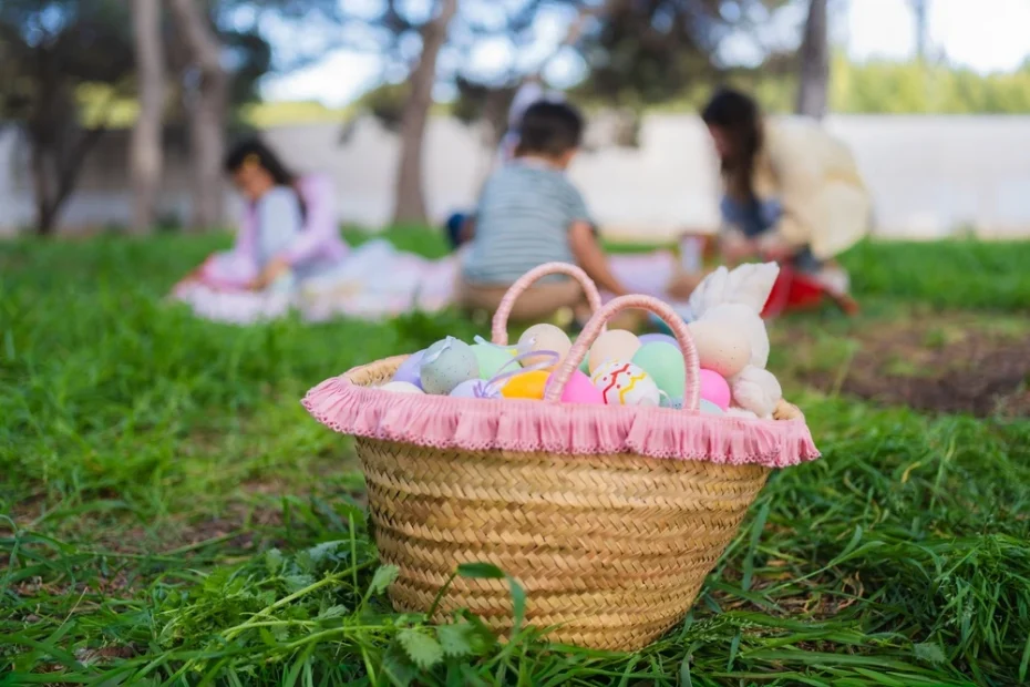 Celebra el Domingo de Pascua con un viaje en familia. Descubre destinos en la playa o la montaña para un día inolvidable. ¡Planea tu escapada en autobús!